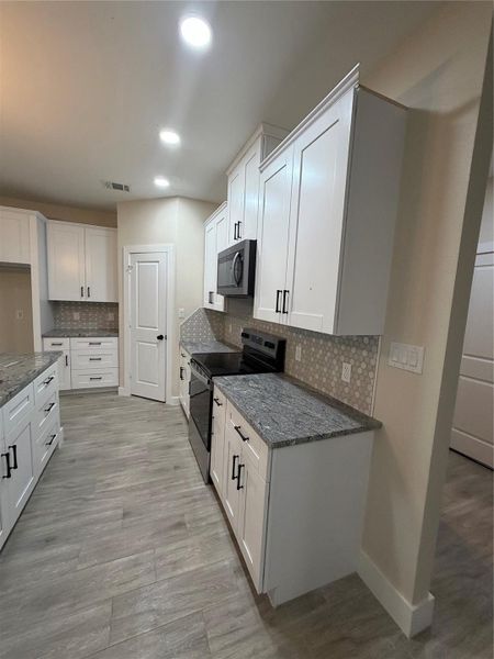Furnished interior view inside a new home in , Conroe (Image 5).
