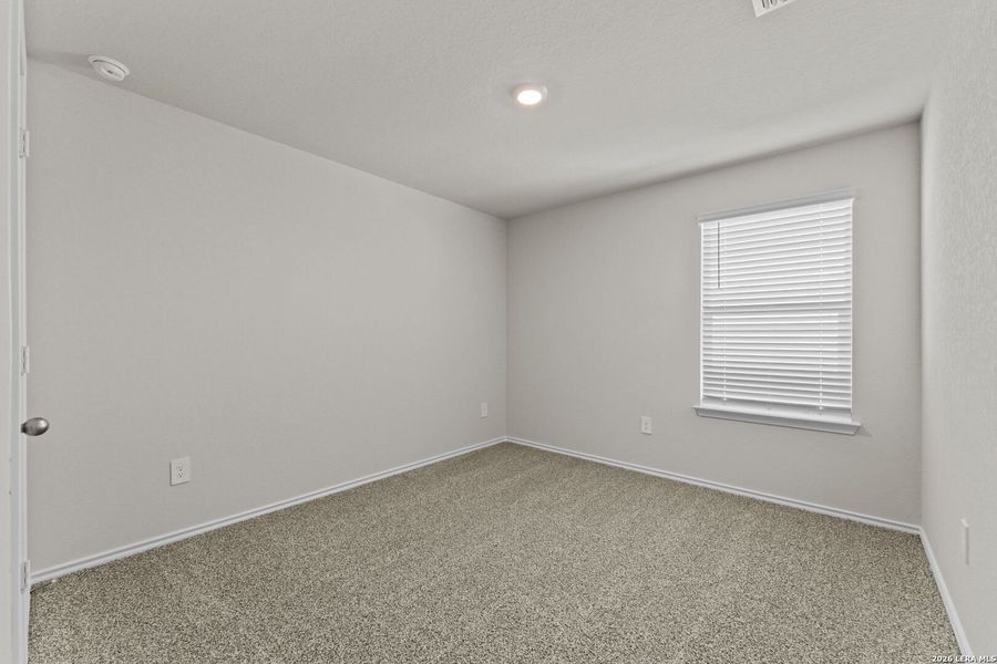 Spacious, unfurnished interior of a new home in Laurel Vistas, San Antonio (Image 22).
