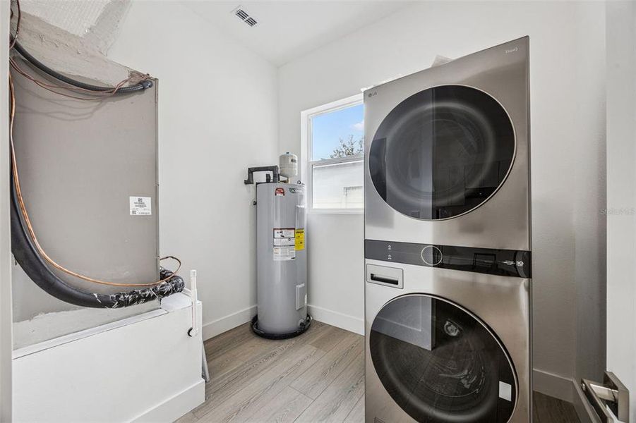 Furnished interior view inside a new home in , Orlando (Image 19).