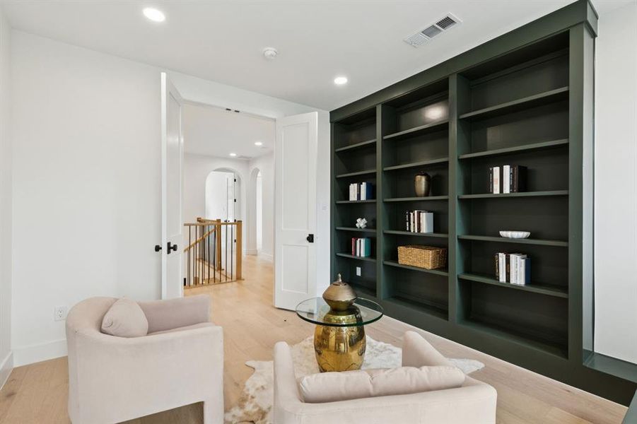 Furnished interior view inside a new home in , Dallas (Image 27). Furnished interior view inside a new home in , Dallas (Image 27).