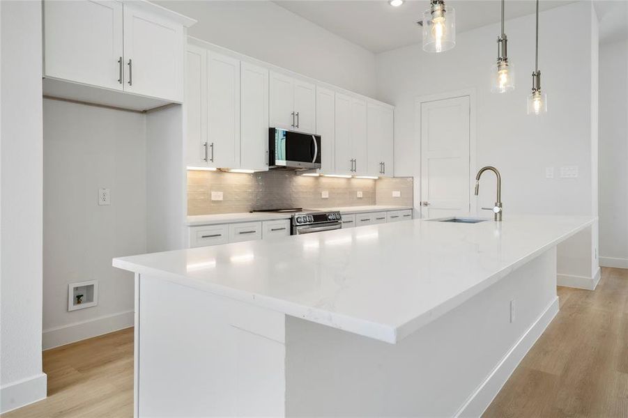 Furnished interior view inside a new home in , Farmers Branch (Image 7).