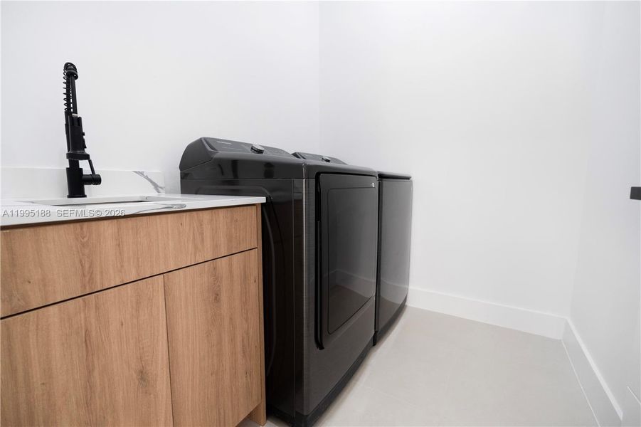 Close-up of interior finishes inside a home in , Cape Coral (Image 33).