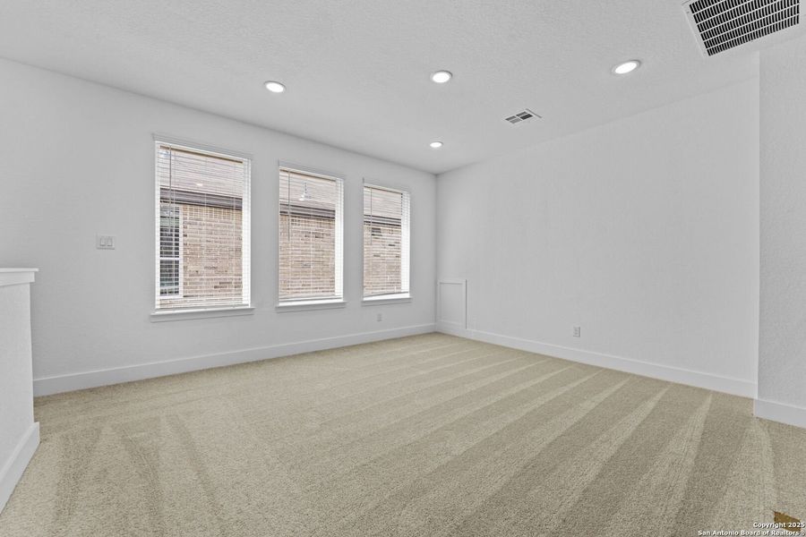 Spacious, unfurnished interior of a new home in , New Braunfels (Image 31).