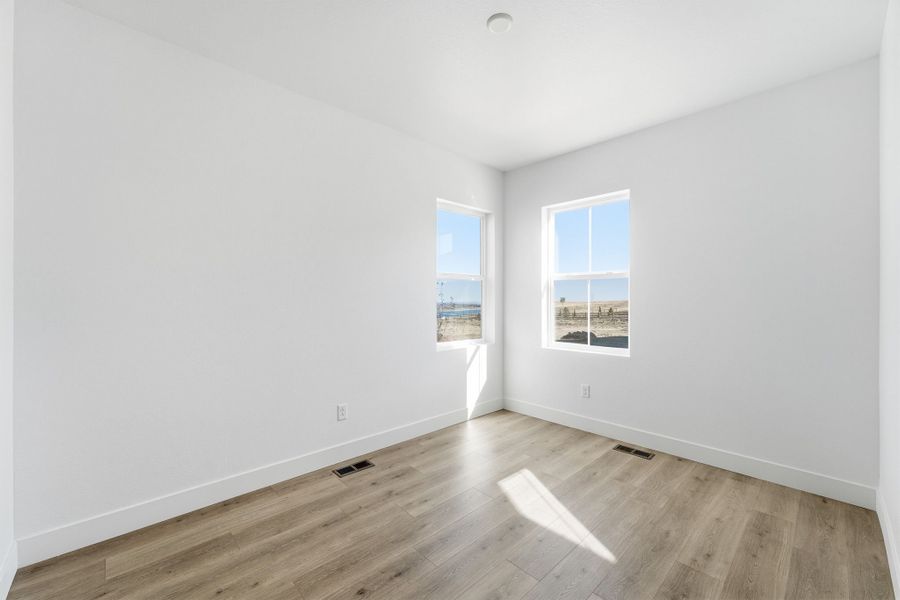 Spacious, unfurnished interior of a new home in Trailstone, Arvada (Image 10).