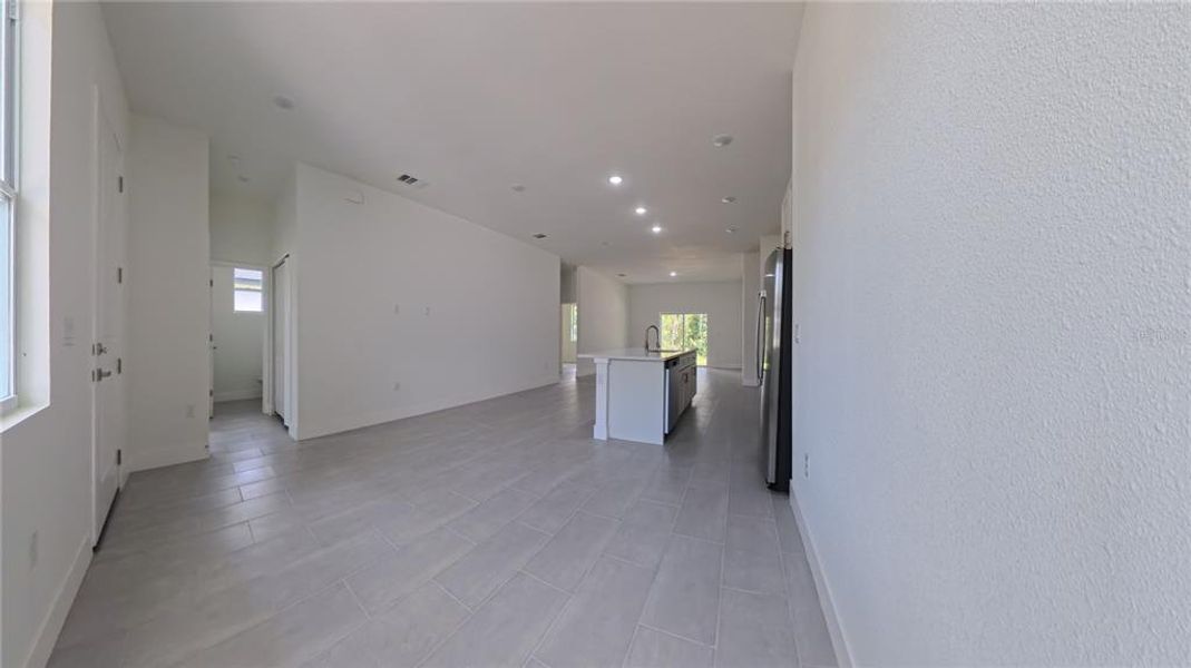 Spacious, unfurnished interior of a new home in , Dunnellon (Image 25).