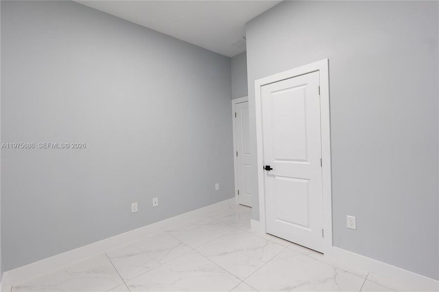 Spacious, unfurnished interior of a new home in , Lehigh Acres (Image 13).