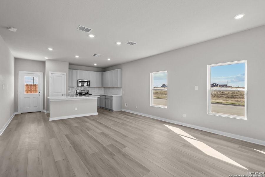 Spacious, unfurnished interior of a new home in Garden Grove, San Antonio (Image 26).