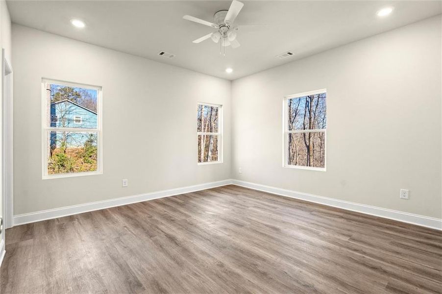Spacious, unfurnished interior of a new home in , Gainesville (Image 31).