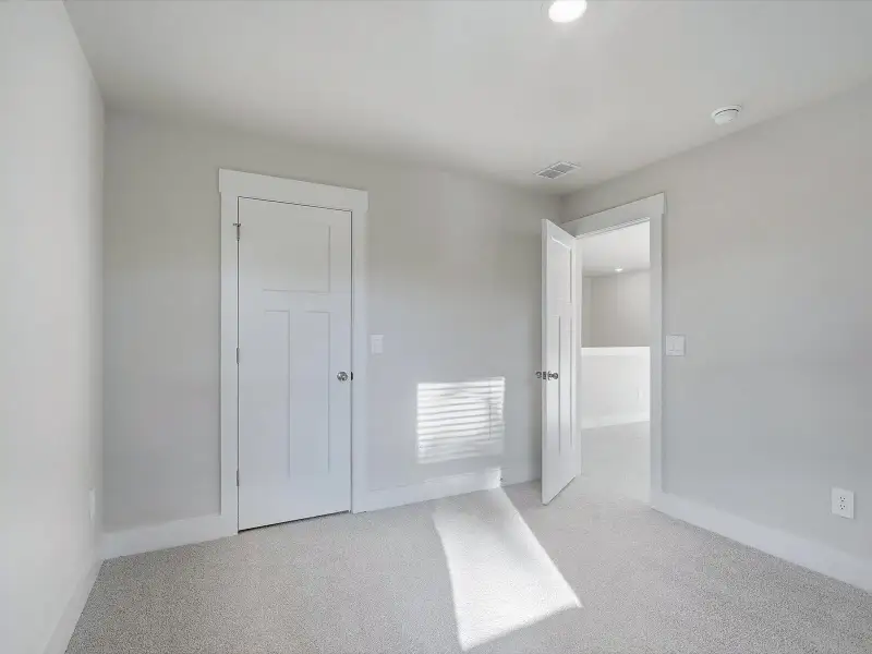Spacious, unfurnished interior of a new home in Ashby Woods, Boiling Springs (Image 18).