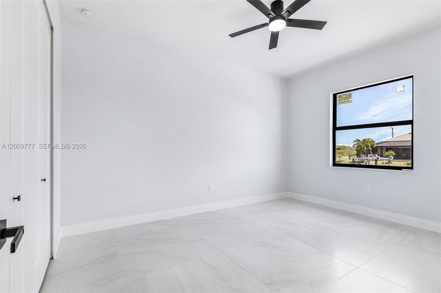 Spacious, unfurnished interior of a new home in , Cape Coral (Image 14).