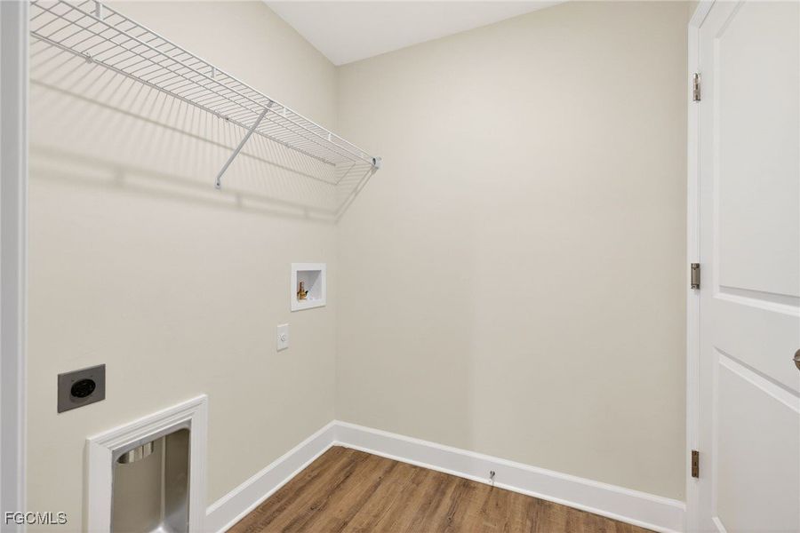 Spacious, unfurnished interior of a new home in Cape Coral, Cape Coral (Image 14).