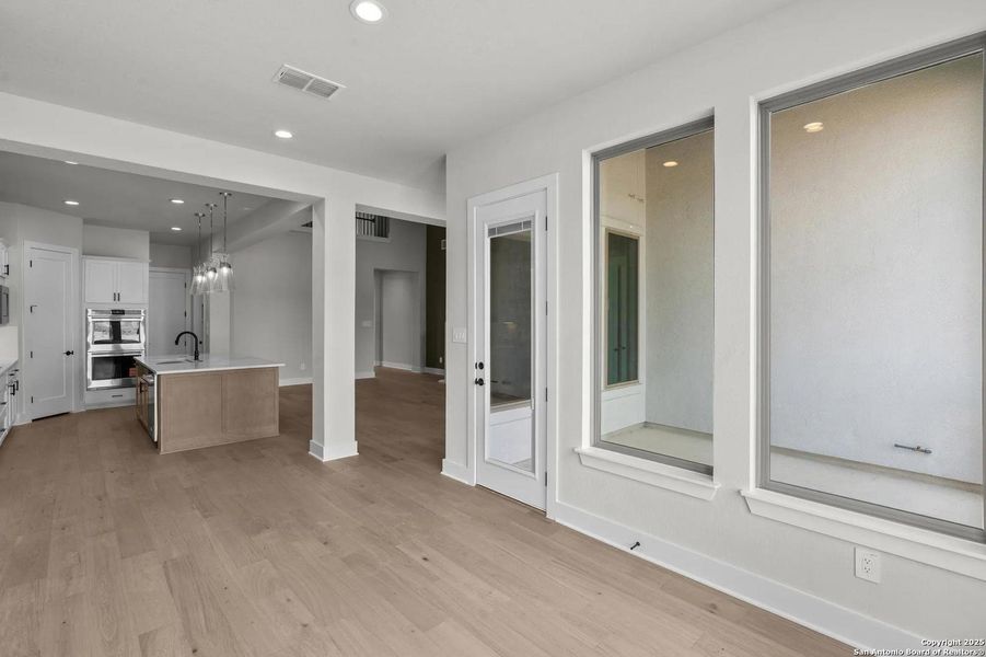 Spacious, unfurnished interior of a new home in Esperanza - 70', Boerne (Image 24).