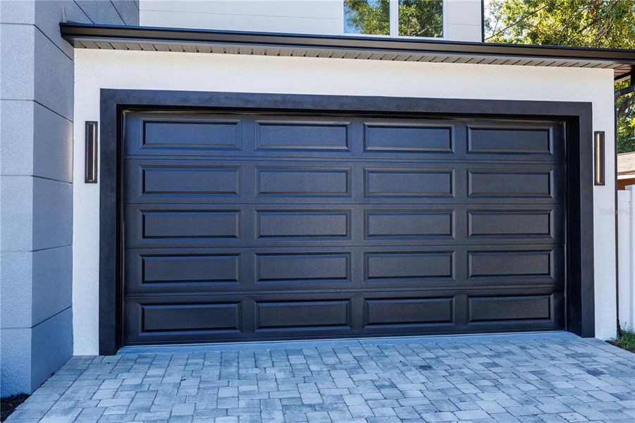 Exterior details and patio area of a home in , Tampa (Image 3).