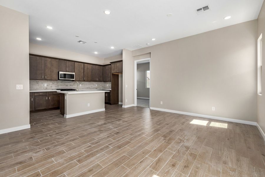 Spacious, unfurnished interior of a new home in Mira Vista at Victory, Buckeye (Image 4). Spacious, unfurnished interior of a new home in Mira Vista at Victory, Buckeye (Image 4).