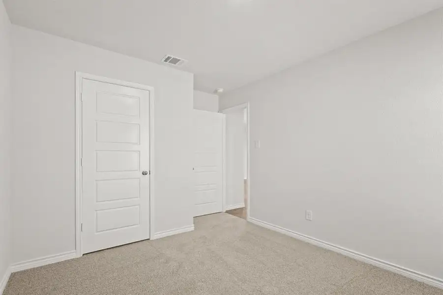 Spacious, unfurnished interior of a new home in Sycamore Landing, Fort Worth (Image 9). Spacious, unfurnished interior of a new home in Sycamore Landing, Fort Worth (Image 9).