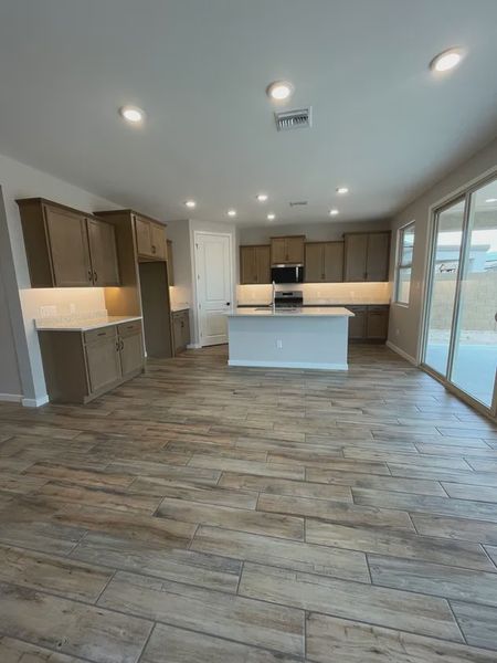 Spacious, unfurnished interior of a new home in Acacia at Santana, Yuma (Image 5). Spacious, unfurnished interior of a new home in Acacia at Santana, Yuma (Image 5).