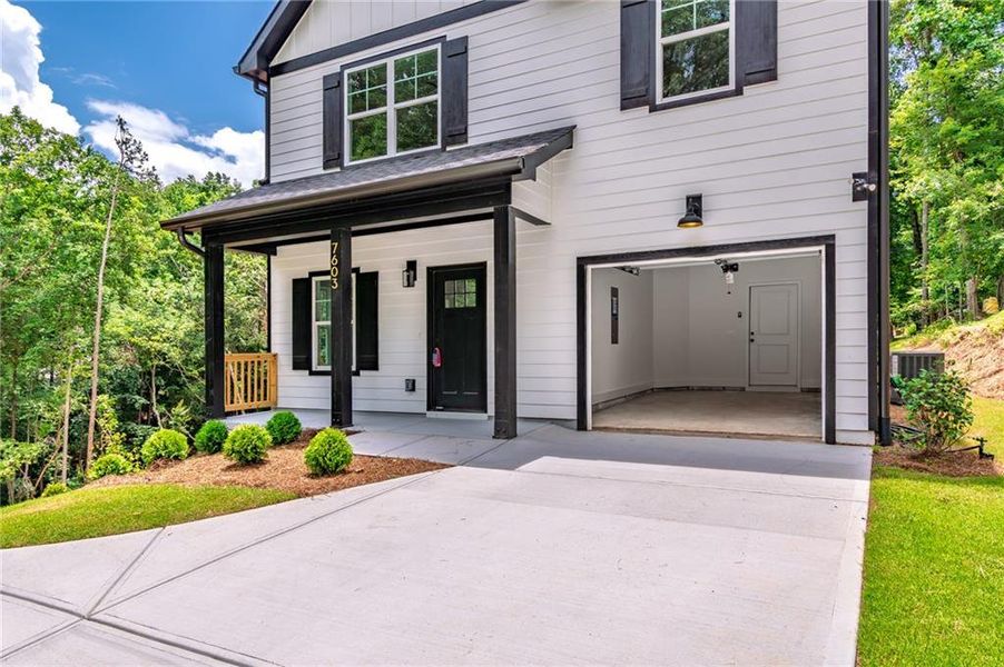 Exterior details and patio area of a home in , Murrayville (Image 3).