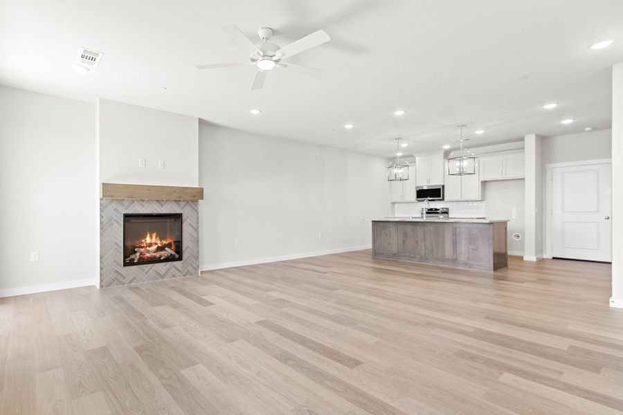 Spacious, unfurnished interior of a new home in Wildridge, Oak Point (Image 21).