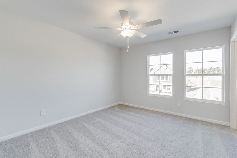 Spacious, unfurnished interior of a new home in Astoria, Columbia (Image 22).