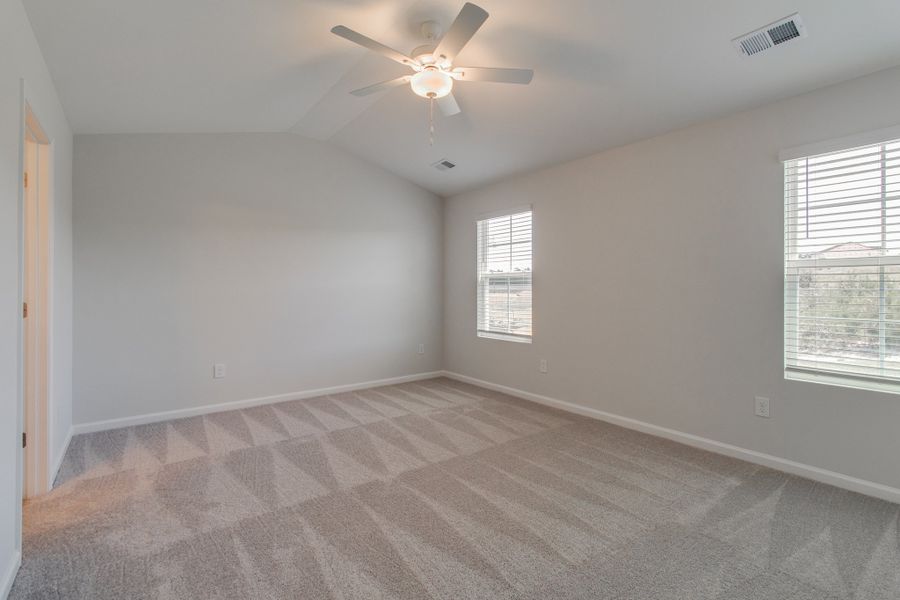 Spacious, unfurnished interior of a new home in Ellington, Elgin (Image 26).