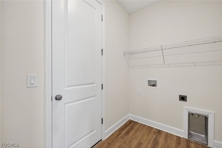 Spacious, unfurnished interior of a new home in Cape Coral, Cape Coral (Image 27).