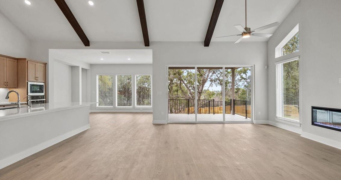 Spacious, unfurnished interior of a new home in Meyer Ranch, New Braunfels (Image 15).