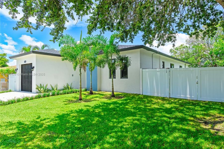 Front exterior of a new home in , Pompano Beach, FL, highlighting curb appeal (Image 24).