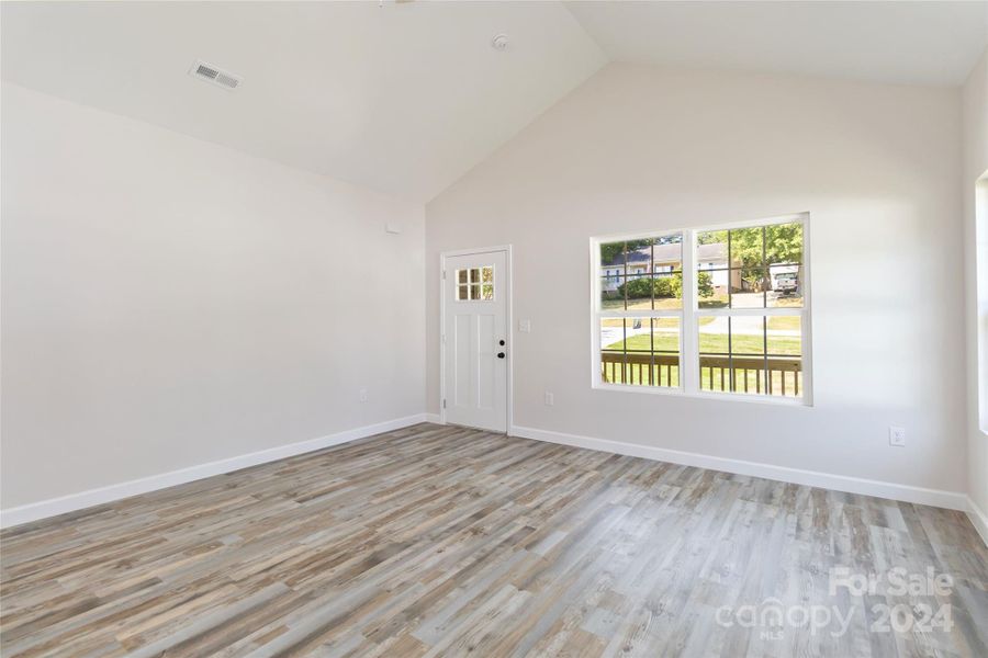 Living room vaulted ceiling with fan