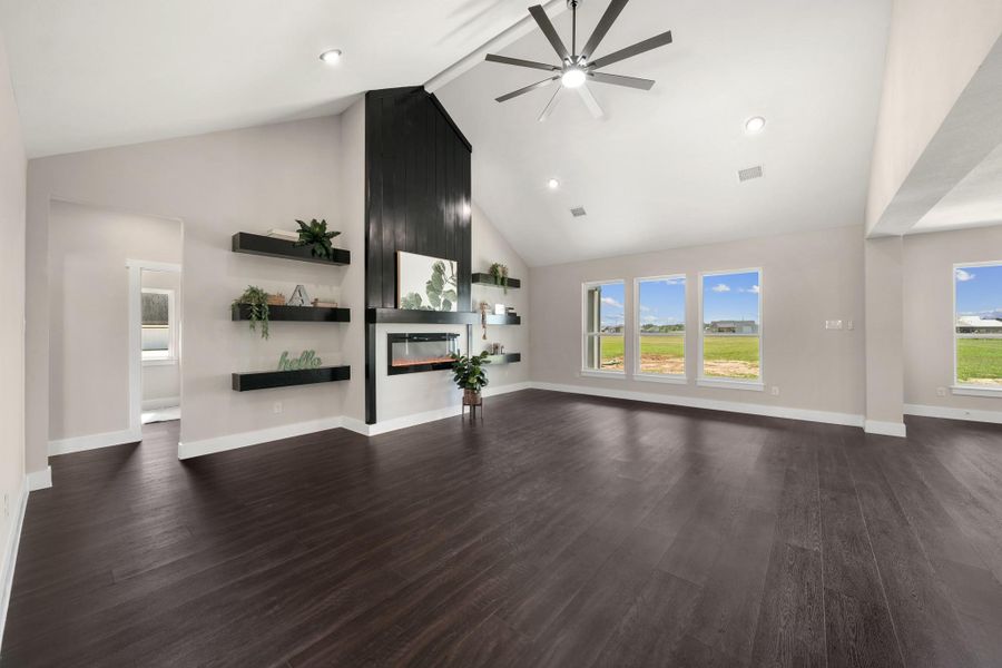 Spacious, unfurnished interior of a new home in , Angleton (Image 22).