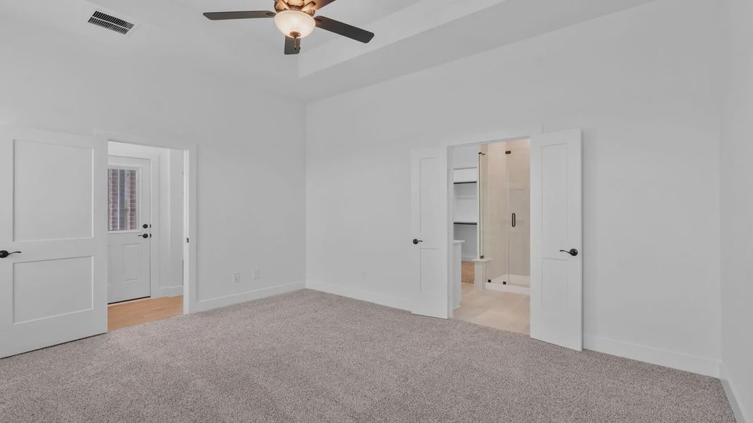 Spacious, unfurnished interior of a new home in Wildrye 45', Waller (Image 18).