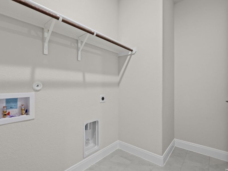 Spacious, unfurnished interior of a new home in The Reserve at Potranco Oaks, Castroville (Image 26).