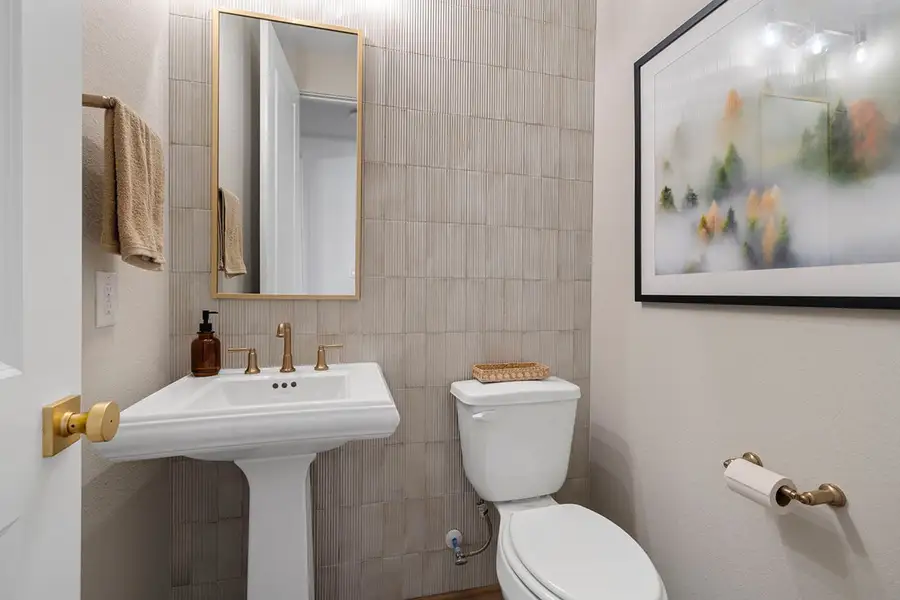 Furnished interior view inside a new home in The Highlands 50', Porter (Image 30).