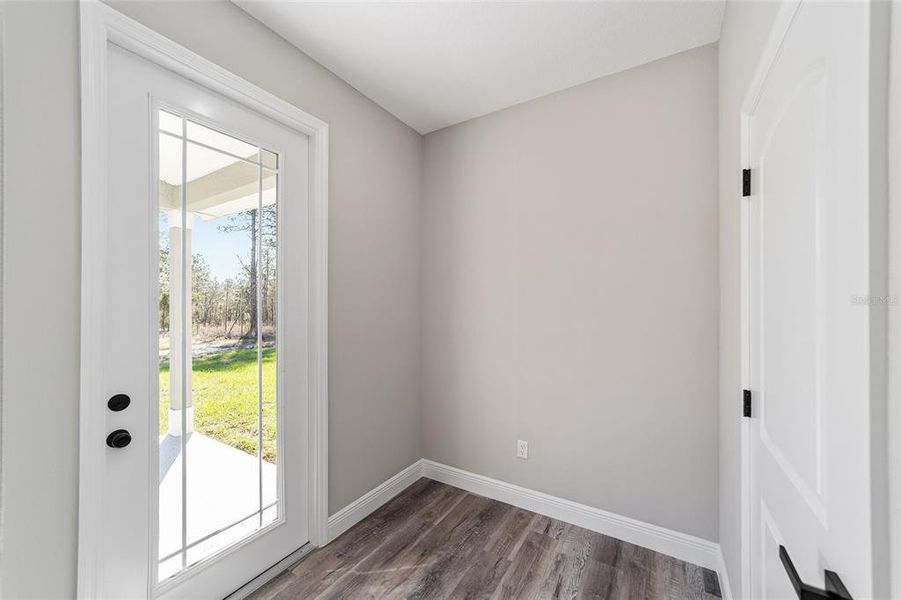 FLEX ROOM/MUDROOM