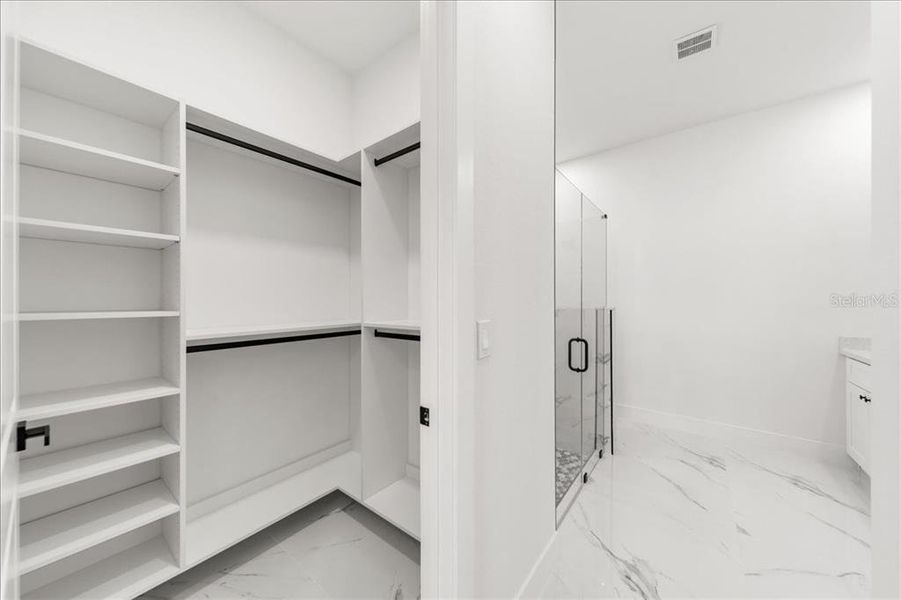 Image 36 of a home in .