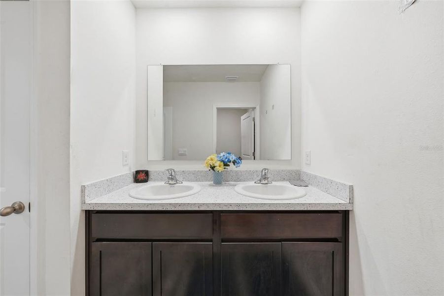 Close-up of interior finishes inside a home in Lake Diamond, Ocala (Image 20).