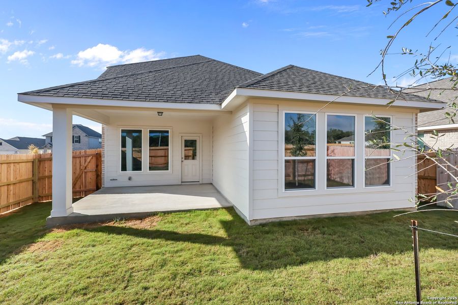 Exterior details and patio area of a home in Davis Ranch, San Antonio (Image 19).