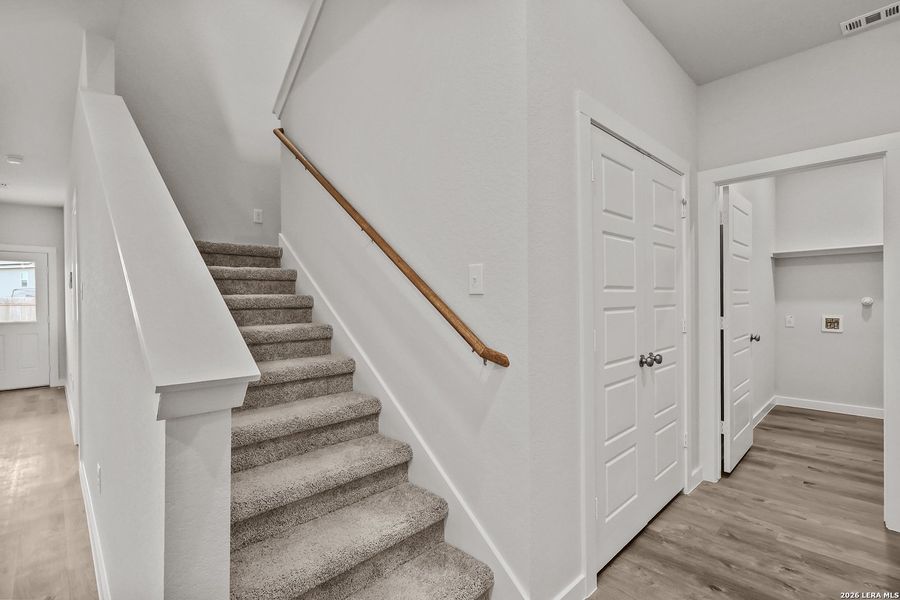 Spacious, unfurnished interior of a new home in Cinco Lakes, San Antonio (Image 26).
