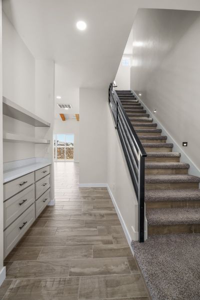 Spacious, unfurnished interior of a new home in Verdancia, El Paso (Image 19).
