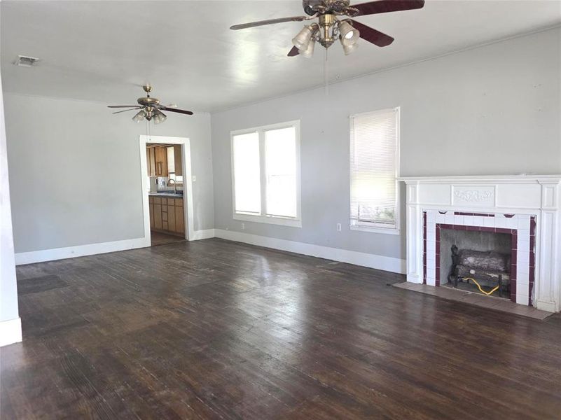 Spacious, unfurnished interior of a new home in , Brownwood (Image 10).