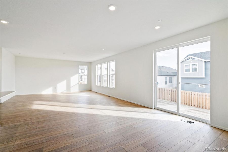 Spacious, unfurnished interior of a new home in Turnberry, Commerce City (Image 24).