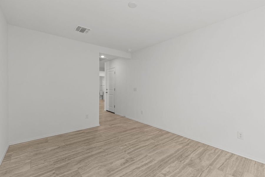Spacious, unfurnished interior of a new home in Skyline Village Enclaves, San Tan Valley (Image 5).
