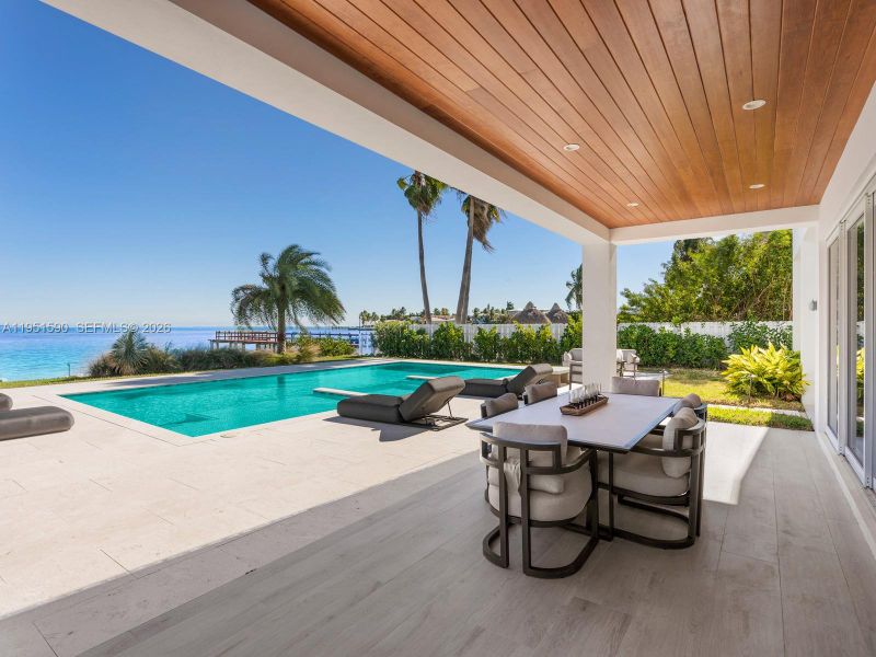 Exterior details and patio area of a home in , Marathon (Image 33).