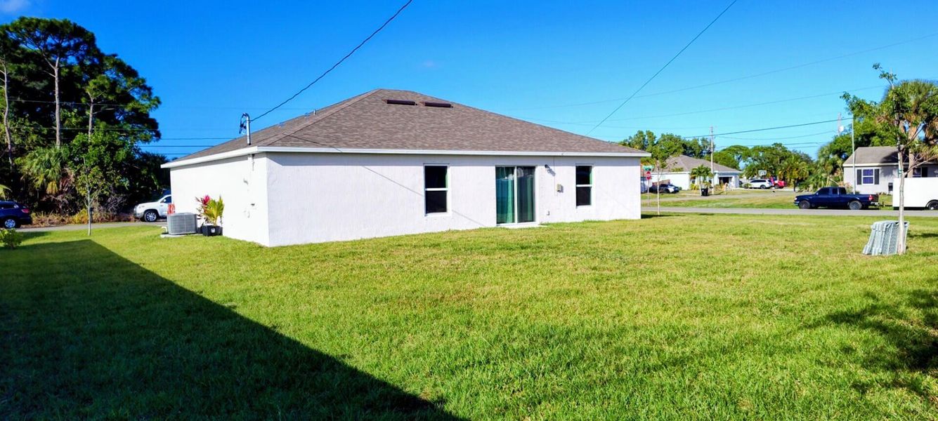 Exterior details and patio area of a home in , Port St. Lucie (Image 15).