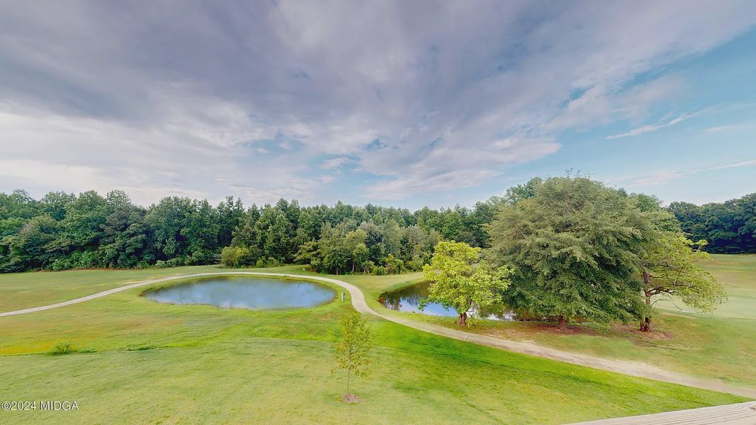 Image 21 of a home in Oakview Estates.