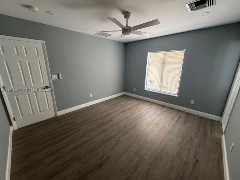Spacious, unfurnished interior of a new home in , Hallandale Beach (Image 10).
