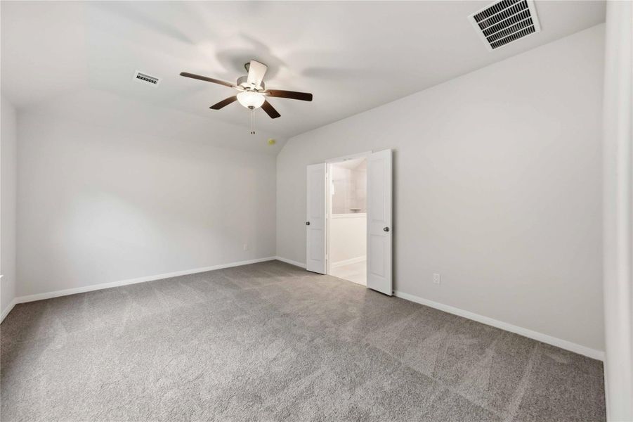 Spacious, unfurnished interior of a new home in Sundance Cove, Crosby (Image 11).