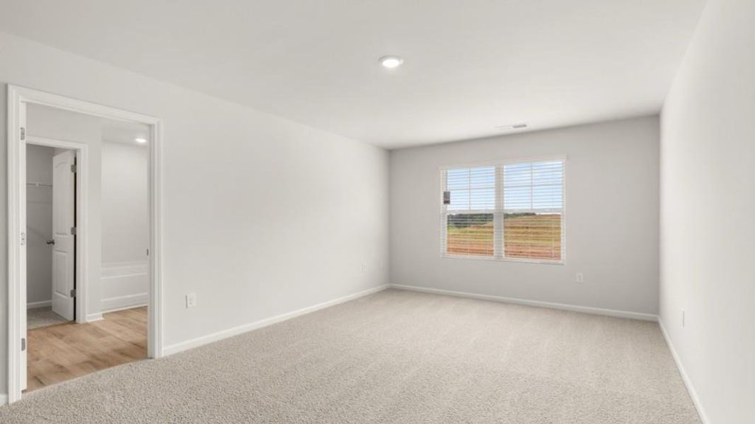 Spacious, unfurnished interior of a new home in , Gainesville (Image 24).