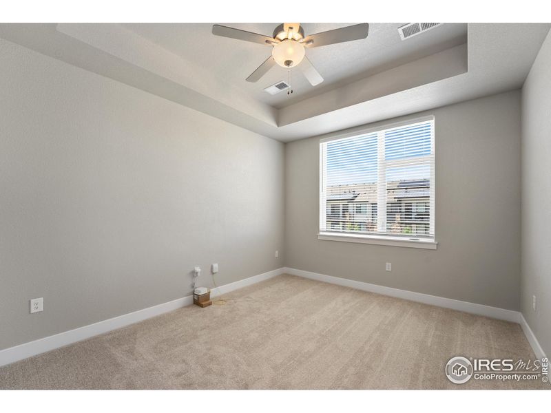 Primary bedroom w/ ceiling fan included