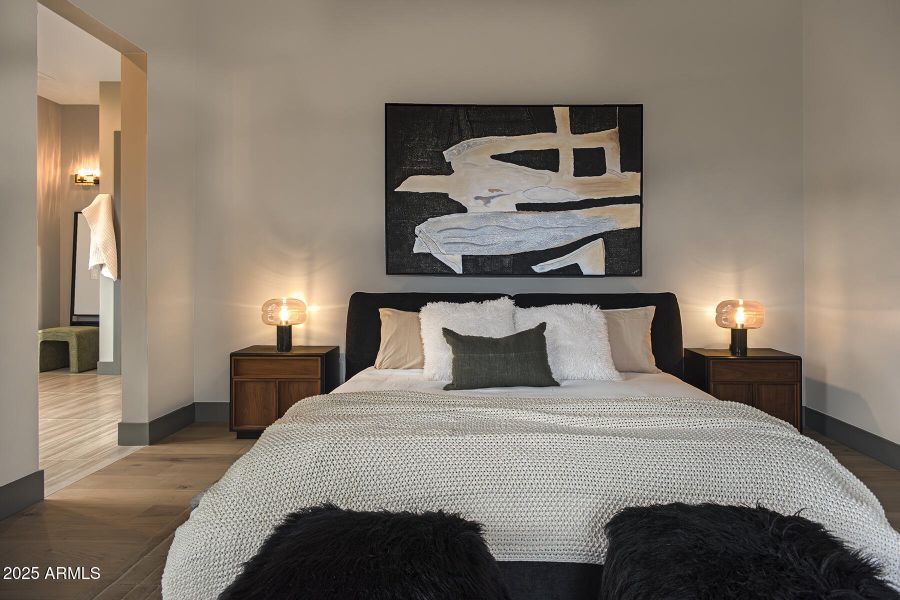 Loy 6 MAIN BEDRM SUITE-3