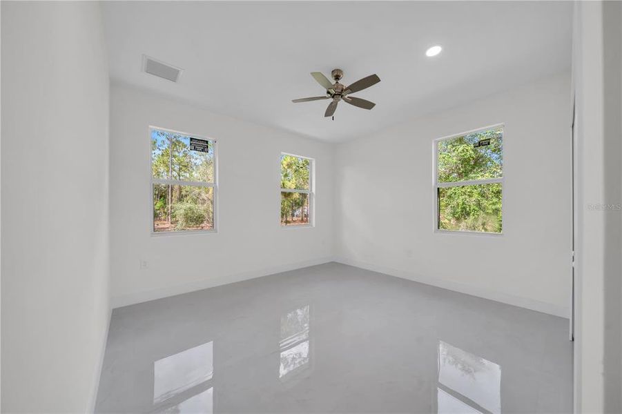 Spacious, unfurnished interior of a new home in , Lehigh Acres (Image 19).